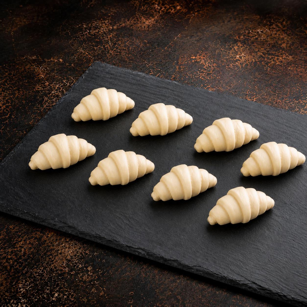 KOSHER MINI CROISSANT PLAIN FROZEN UNBAKED  200 X 30 GR.